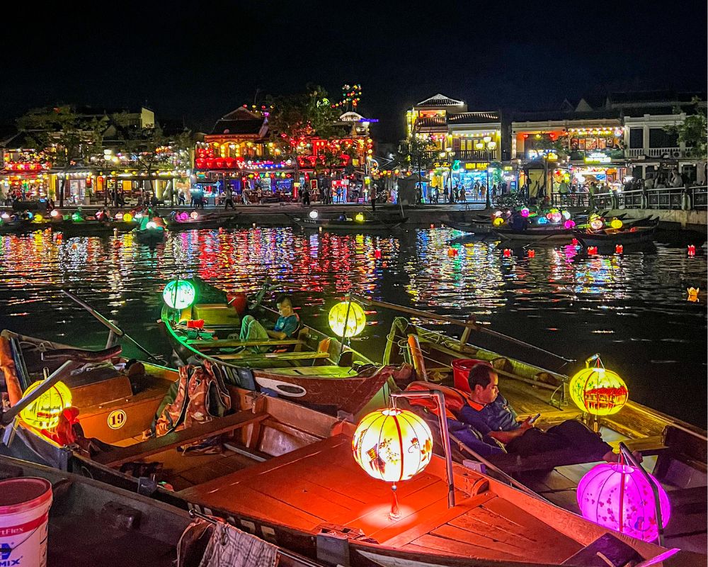 hoi an digital nomad vietnam lantern festival